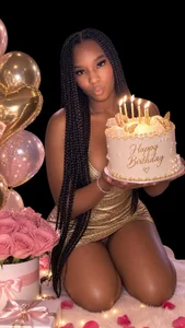 sweetafrica_squirt 🎂💕 Hoy celebro un año más de vida. Gracias por todo, ¡Espero seguir siendo su pequeña tentación! Kuva