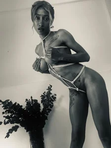 missebonyvegas_cr SURRENDER TO ME🔥 Pic 4