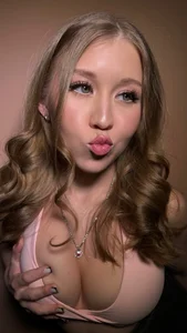 Evie_Wayne Public Immagine  7