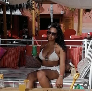 AriesBaddiee_ Travel is my faveee thing thing to do Foto 6