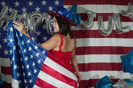 hillary_uckerman_ Happy independence❤️🤍💙 Immagine  3