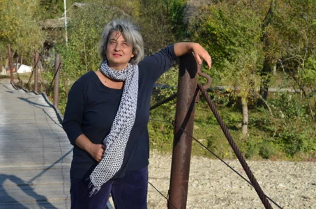 ExquisiteMature On the bridge Hình 3