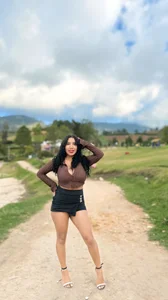 serena_willow a different day Gambar 2