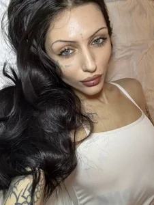 Naked tits in a tank top de karinisse  3 Imagens