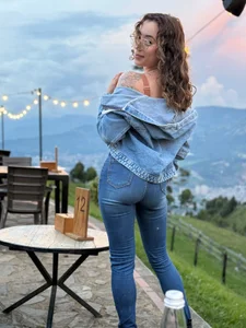 Sophiaa_Gomez Relax with me👑💕 Pic