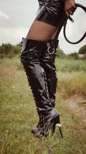 MistressMilana Summer Vinyl Goddess Immagine  7