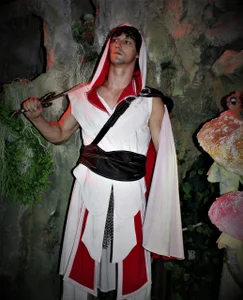 Zdjęcia dirty-boss Put on an Assassin costume with a metal chain mail sword 1600 tokens:  3