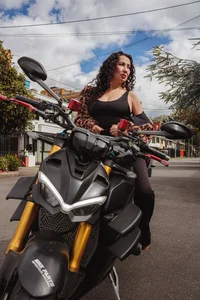 SamanthaAntolin Motorcyclist girl 🏍 Pic 5