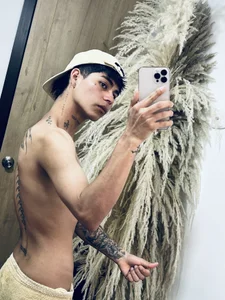 lukasstrong_ 🔥 Pic 2
