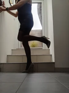 Transvirginie 的 Ma nouvelle petite robe noire 色情图片 2