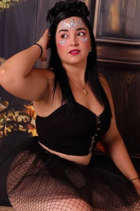 luce_williams Hey come with me! Pic 2