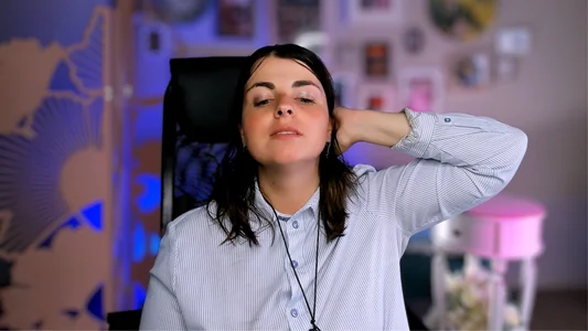 𝑻𝒉𝒆𝒓𝒆 𝒊𝒔 𝒃𝒆𝒂𝒖𝒕𝒚 𝒊𝒏 𝒆𝒗𝒆𝒓𝒚𝒕𝒉𝒊𝒏𝒈, 𝒃𝒖𝒕 𝒏𝒐𝒕 𝒆𝒗𝒆𝒓𝒚𝒐𝒏𝒆 𝒊𝒔 𝒈𝒊𝒗𝒆 od MartaEdams  3 snímek