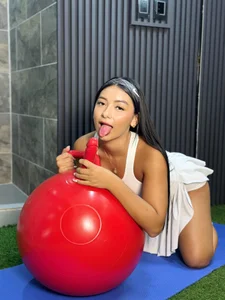 MeganCruzGB Flexible day 🥵 Immagine  2