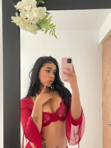 meli_ortiz_Red dress ❤ Bild 9