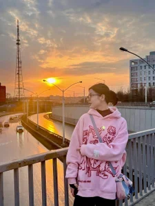 LeonaHinnes Public Pic 2