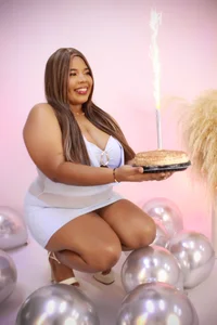 Happy birthday to me 🎈🎉 de Your_big_ebony_goddness  4 photos
