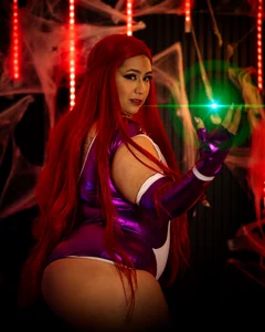 emmajohnss: Starfire ( 4 фото)