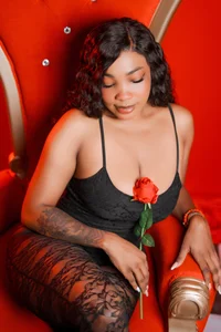 Aliisson_Cruz Another hot moment with me 🌹 Hình