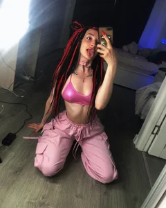 ladyytwerk_ Public Pic 4