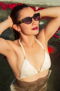 Layla_Sia A nice time in the pool Pic 3