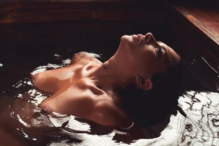 EMMAHILL1"A naughty touch" Bild 2