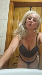 Cutie_Blond Public Pic 3