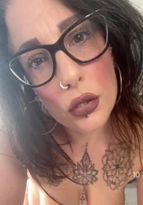 Itsivybelle_filthymilfuk Friday morning 🌅 ✌️💋 Bilde 3