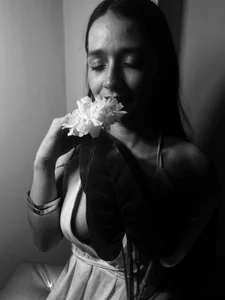 samarha_xue Black And White 2 🖤🤍 Pic 2