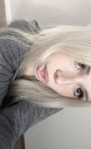 Sad girl... de OnlyAstra  2 Imagens