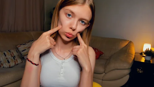 EngelAlman try to do little selfies for u guys Immagine  3