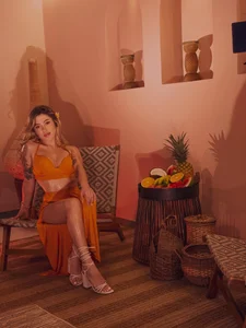 EveBensonX TropiSession 🌺🍉   🍊 Immagine  3