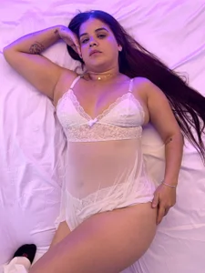 Laraa_smithh Cute White One 🤍 Immagine  6