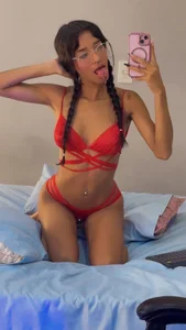 ScarletEvanss_ Red ♥ Pic