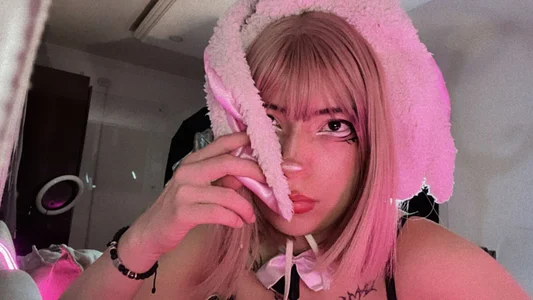 Melody-chers I'm your naughty one, do you play with me? "🐰💖 Immagine  3