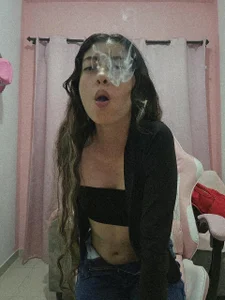 Ale_Lewiss Do you like me to use my vape? 🎀 slika 2