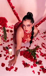 KayllaEvanss_ 💋 "In your gaze I find the fire that lights my desire." Poză