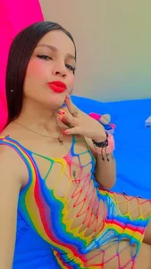 luna_hoott kiss Gambar