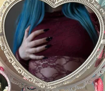 pure_radiance1 reflection in the mirror 🫦 Pic