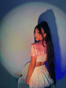 lanna_brunette KISSES Pic 5