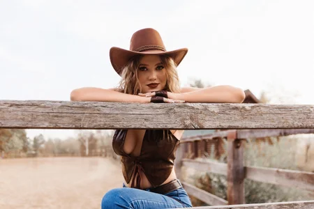 SelinSwarovskiのHowdy guys🐴の 5枚の写真