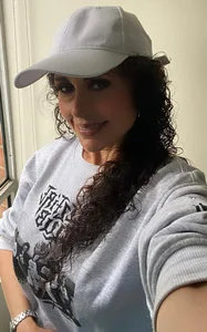 IsabelaWoods I want to travel the world by your side Pic