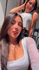 TheGirlsShow your accommodating girls Foto 4