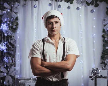 AustinJones_ Merry Christmas to all my guys😏❤️  2টি ছবি