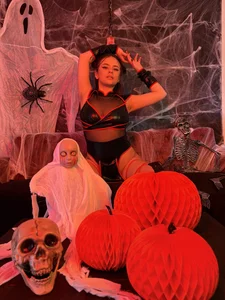 kassandra_james 👑 “Kitana never loses… especially when she looks at you like that 💋” Pic 3