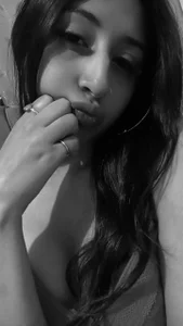 Isabella__Fox_ Public Pic