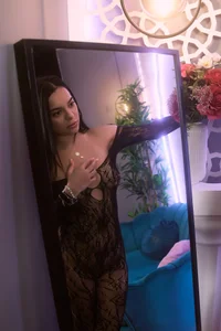 Mila_Kunnis Sweet but Sinful Pic 3