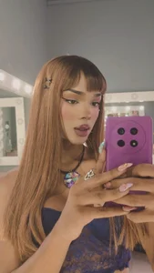 How tempted are you by me? 😈 de NaomiSteward  Imagens