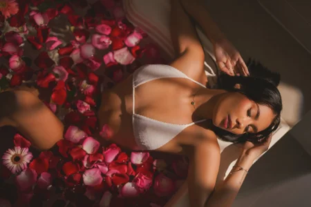 amara_foxx A night of passion in the jacuzzi Kuva 4