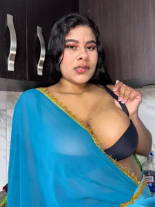 iniyalaboni_ your favorite india 🔥 slika 2