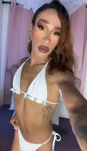 NicoleMadrirdのSubmit at my feet 💋の枚の写真